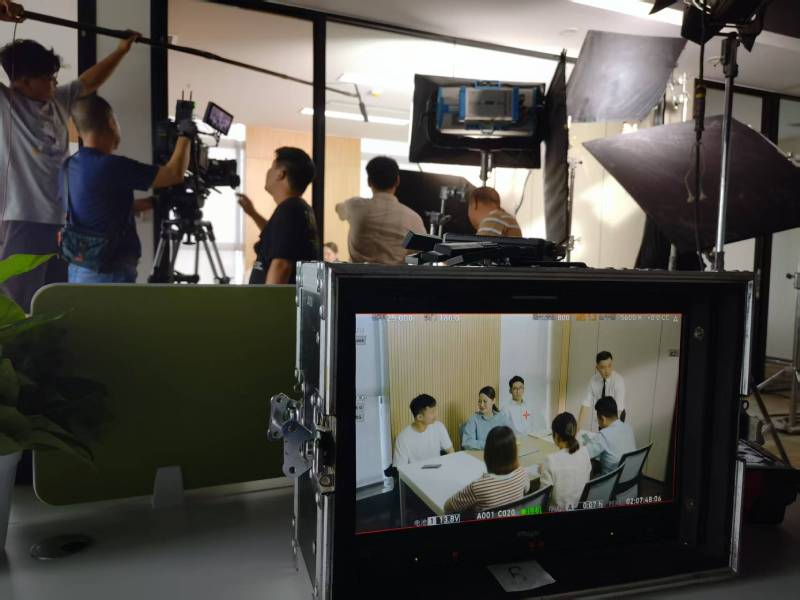 井陉矿区TVC拍摄公司：科技产品视觉化大师，诠释未来感与功能美学